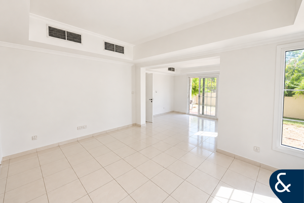 VACANT NOW | 4 BEDROOMS | PRIVATE LOCATION