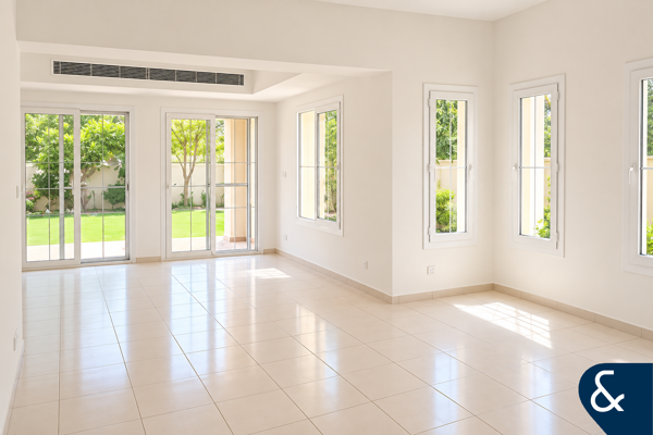 VACANT NOW | 4 BEDROOMS | PRIVATE LOCATION