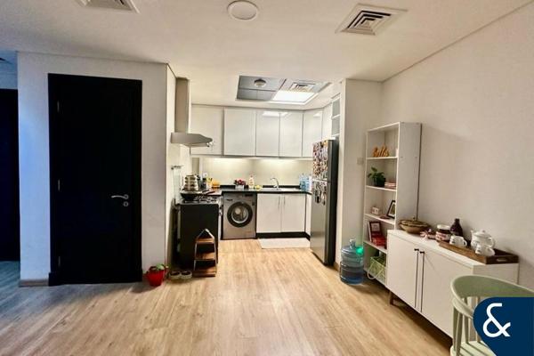OPPOSITE METRO|VACANT ON TRANSFER|1 BEDROOM