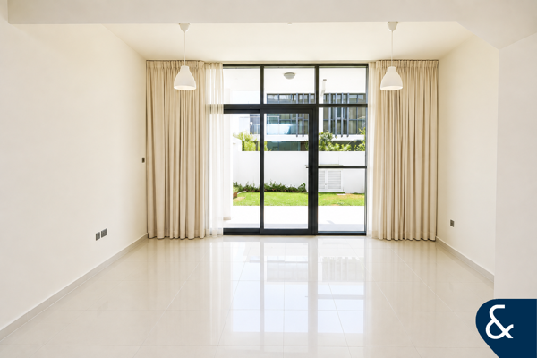 2BR Townhouse | Closed Kitchen | Spacious