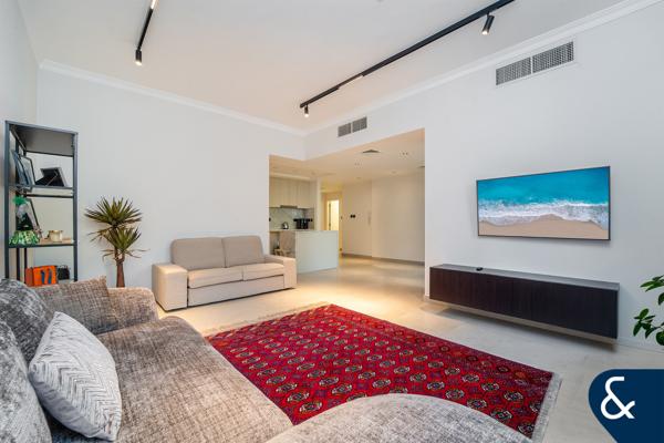1 Bedroom | Upgraded | Vacant on Transfer