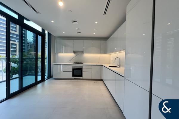Vacant Now | Low Floor | Closed Kitchen |