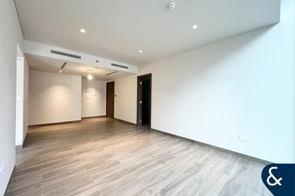 Vacant Now | Low Floor | Closed Kitchen |
