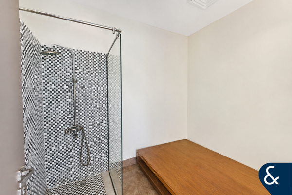 Retail Space | 4 Cheques | Fitted Spa