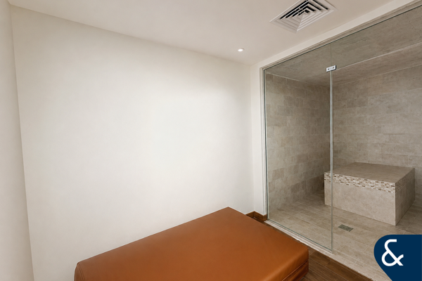 Retail Space | 4 Cheques | Fitted Spa