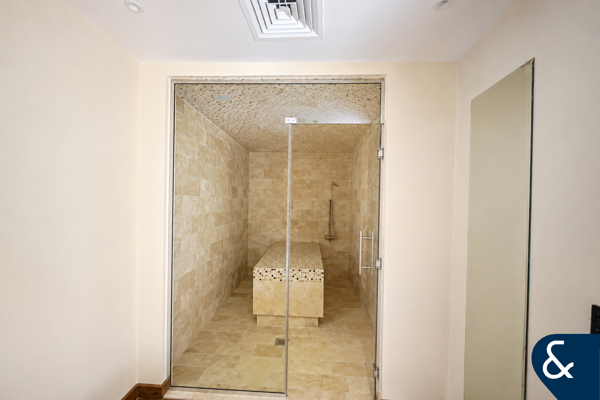 Retail Space | 4 Cheques | Fitted Spa