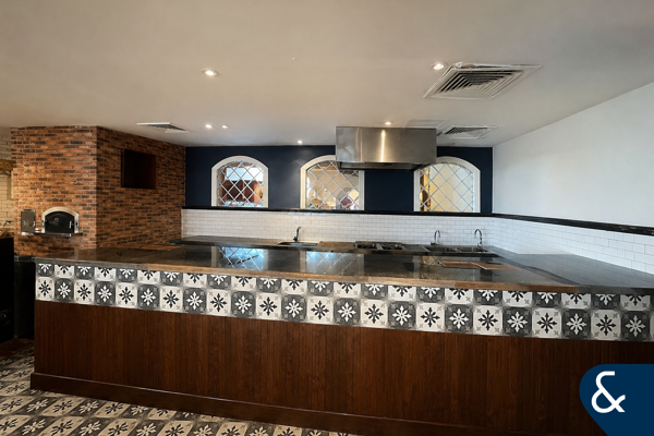 Restaurant | Prime Location | Low Floor
