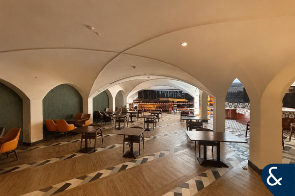 Restaurant | Prime Location | Low Floor