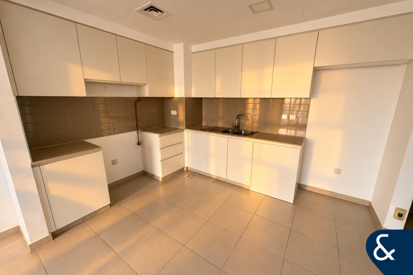Boulevard View | Spacious 2 Bed | Unfurnished
