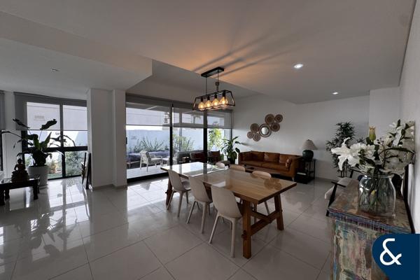 6 bed | Upgraded | Unfurnished | V3