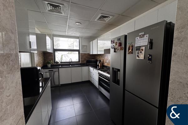 6 bed | Upgraded | Unfurnished | V3