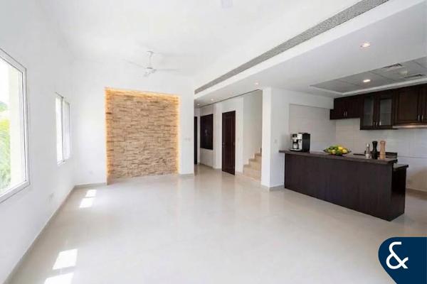 Private Pool | End Plot | Available Now