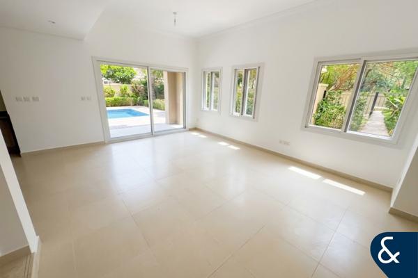 Private Pool | End Plot | Available Now