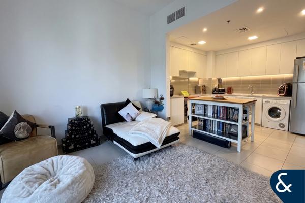 Pool View | High Floor | Available 1st Oct