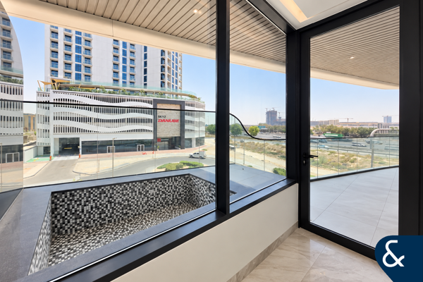 Spacious 3 Bed | Private Pool | Vacant Now