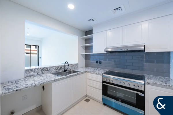 5 Bed | Facing Lagoon | Prime Location
