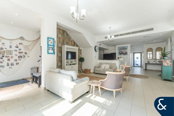 Rare Corner | Private Garden | Upgraded