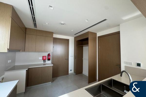 Type E | Single row | Close to pool | Vacant