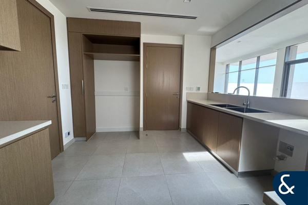 Type E | Single row | Close to pool | Vacant