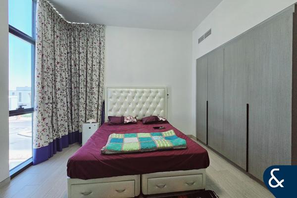 Vacant| Corner Plot |Close to pool and park