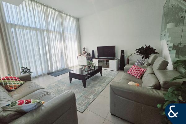 Vacant| Corner Plot |Close to pool and park