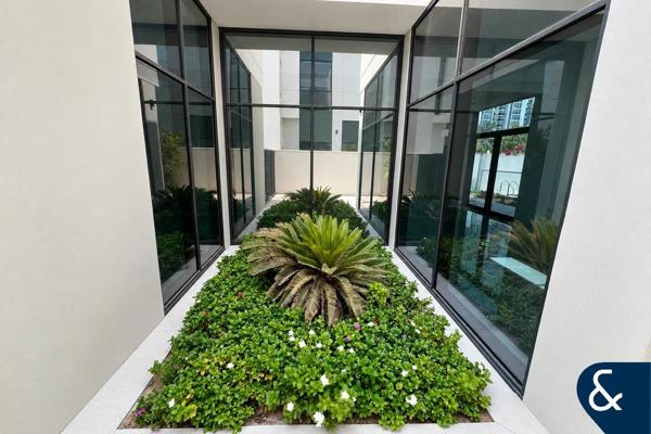 Private Pool | Must See | Next To Park