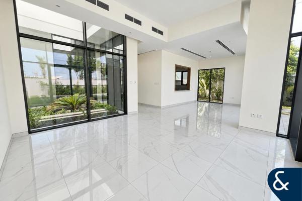 Private Pool | Must See | Next To Park