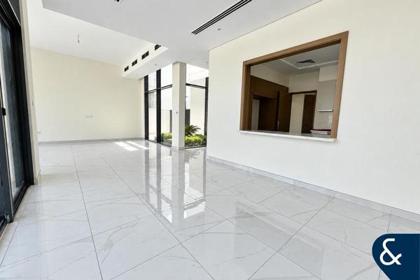 Private Pool | Must See | Next To Park