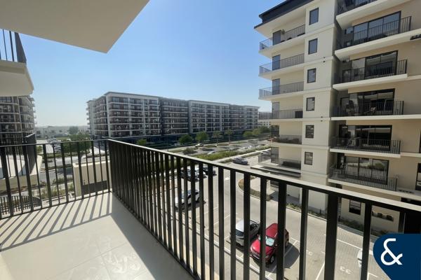 6 Cheques | Low Floor | Large Balcony