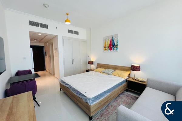Furnished | Studio | High floor | Balcony