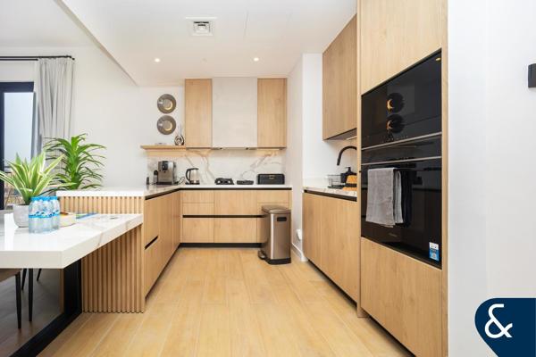 Direct Beach | Fully Upgraded | Skyline View