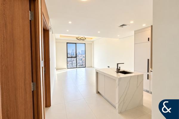 Pool View | Brand New | First Tenant
