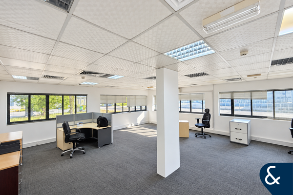 Warehouse | 12M Ceiling | 7 Loading Bays