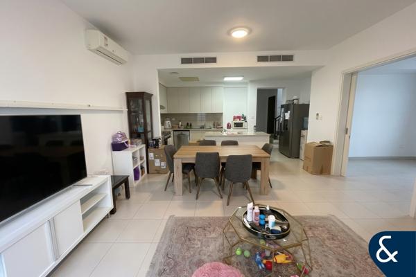Corner Unit | Spacious | Avail 1st Nov