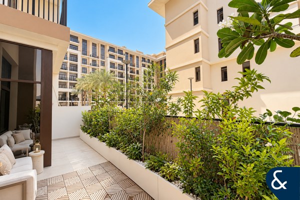 Large terrace | Open living | Closed kitchen