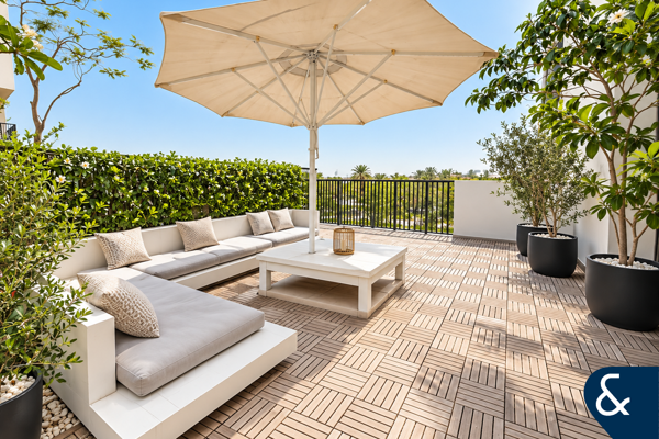 Large terrace | Open living | Closed kitchen