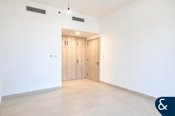 Bright 1 BR | Open Kitchen | Great Amenities
