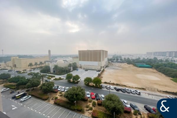 High Floor | Open Plan Living | Vacant