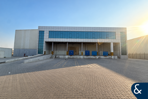JAFZA | 11M Height | 4 Loading Bays