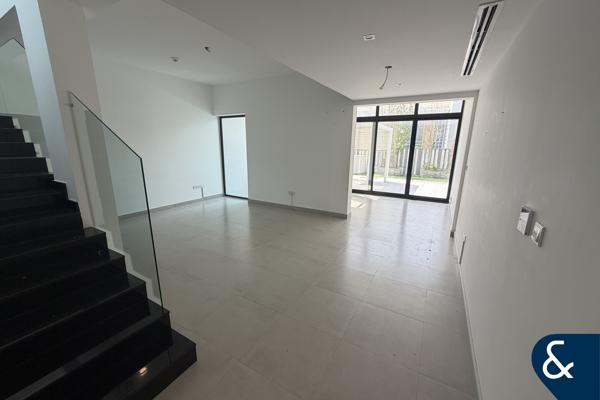 Corner Unit | Single Row | Prime Location
