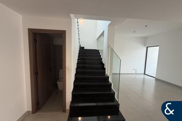 Corner Unit | Single Row | Prime Location