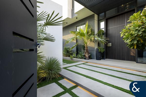 The Sanctuary | 5 Beds + Pool | Choufeur room