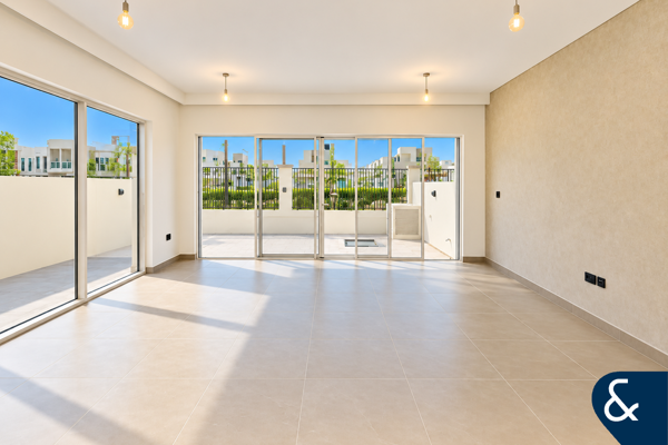 Single Row | Prime Location | 5 Bed + Maids
