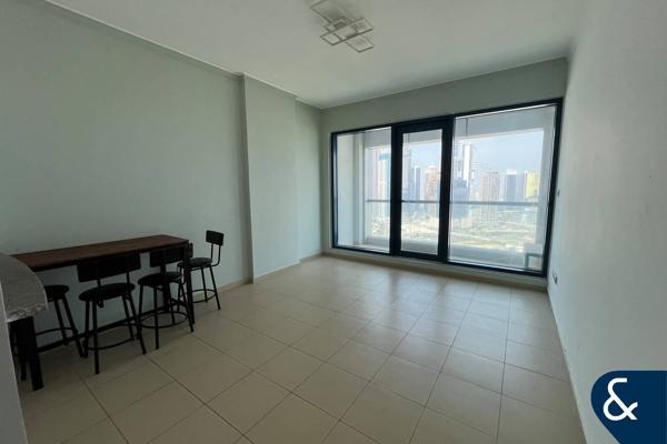 1 Bedroom | High Floor Duplex | Vacant