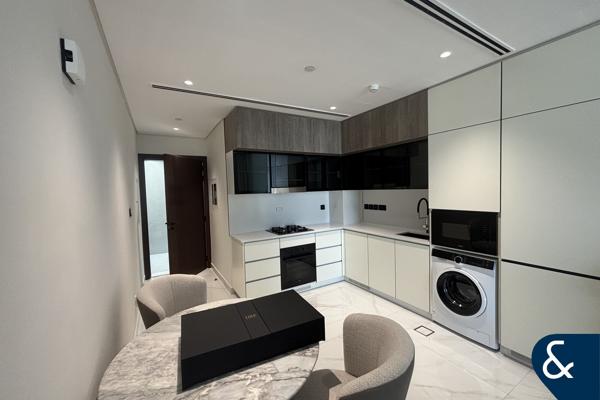 Ultra Modern 2 Bedroom | Great Views | Vacant