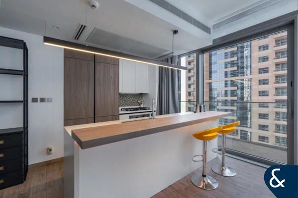 Large Layout | 2 Bedroom | Vacant